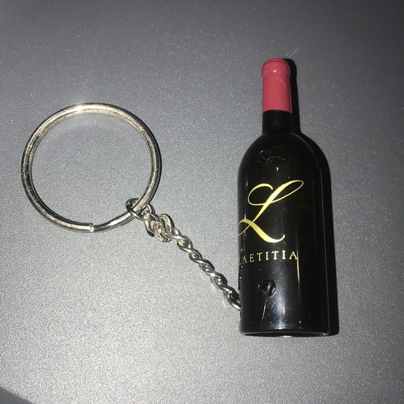 NWT Laetitia Bottle of Wine Keychain w/Light - Picture 2 of 10